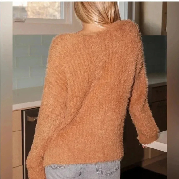 Lulus tan fuzzy sweater - Picture 2 of 10
